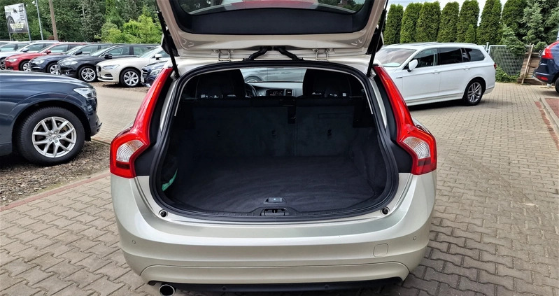 Volvo V60 cena 59999 przebieg: 170000, rok produkcji 2018 z Namysłów małe 466